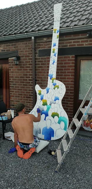 Work in progress... www.benheine.com  #art #painting #acrylic #guitar #music #people #crowd #creative #artist #foule #gens #music #rochefort #public #benheineart #benheine #samsungs9
