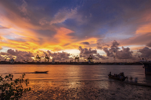 Karnaphuli River at Night by Zakir_Hossain, Location : Karnaphuli river, Chittagong, Chittagong District, Chittagong Division, Bangladesh
© Cop