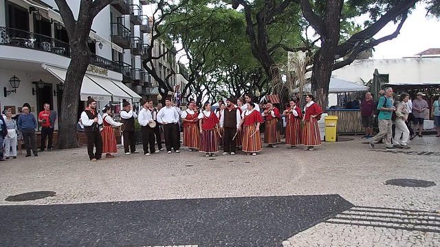 Funchal- Folk Dancers (18.05.06@1056)