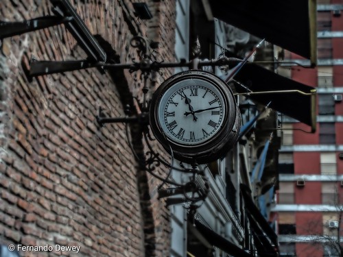 Flor de relós | Reloj antiguo, ubicado en Balcarce al 400, d… | Flickr