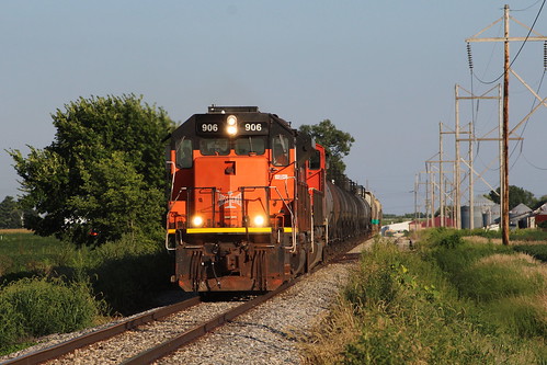 ble cn ic trains sd45t2 sd70m2 warrensburg illinois sunset golden light