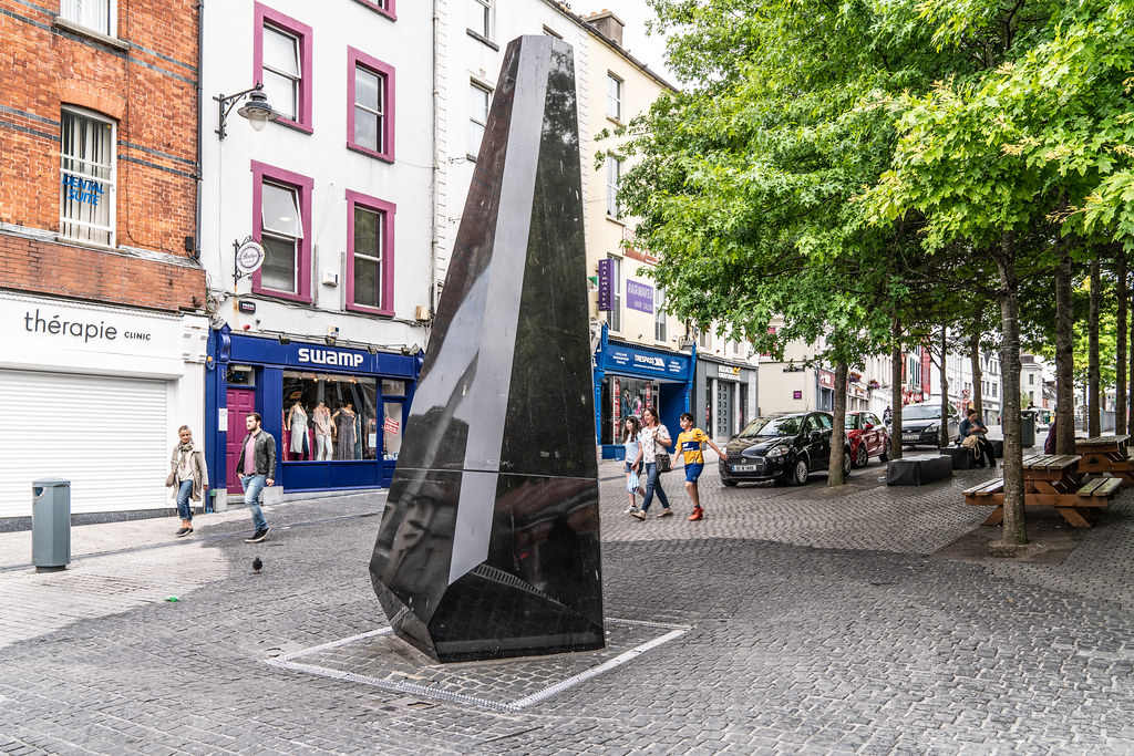 THIS BLACK GRANITE SCULPTURE IS SUPPOSED TO HAVE A WATER ELEMENT [ BY EILEEN MacDONAGH]-142711