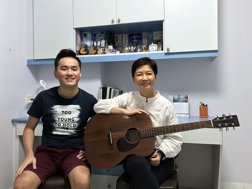Private guitar lessons Singapore Lily Ng