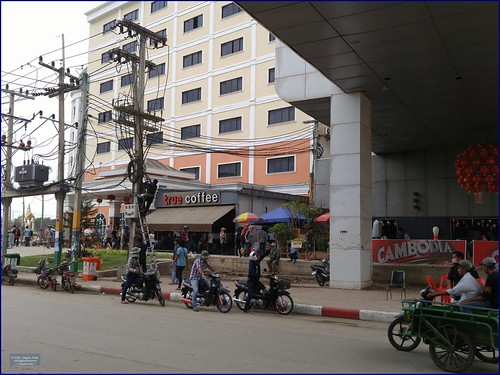 asia seasia asean cambodia banteaymeanchey poipet people person building traffic canadagood 2018 thisdecade color colour coffee powerlines hotel casino cameraphone
