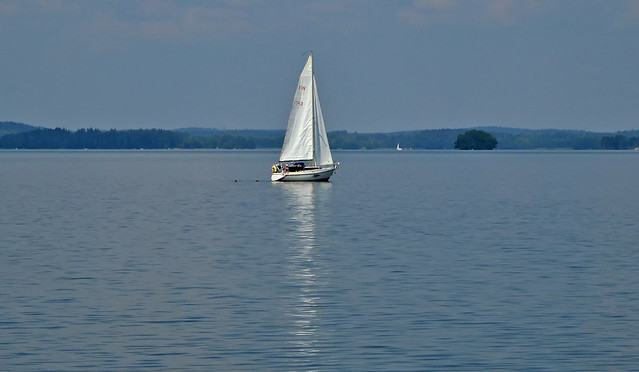 Hot weather continues... ⛵ Summer 2018, Finland. A lone white sailboat on the lake.