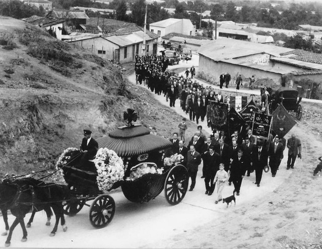 Un funeral a la marcha, camino al Cementerio del Cerro Mayaca de Quillota, todos en mi familia hemos hecho este trayecto, tantas veces