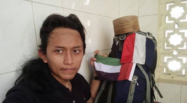 3710 Khamim - An Indonesian man who walked 9,000 Km on foot to perform Hajj 05