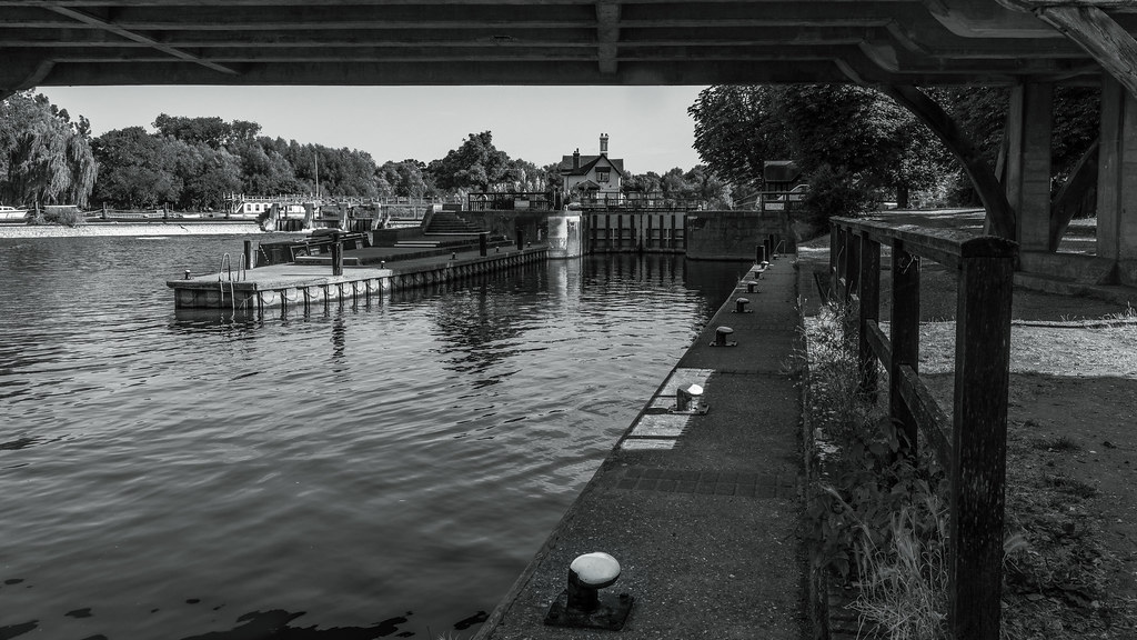 Goring-on-Thames Lock