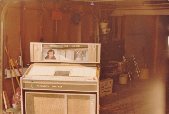 BOBBY G's OLD JUKEBOX IN APRIL 1982