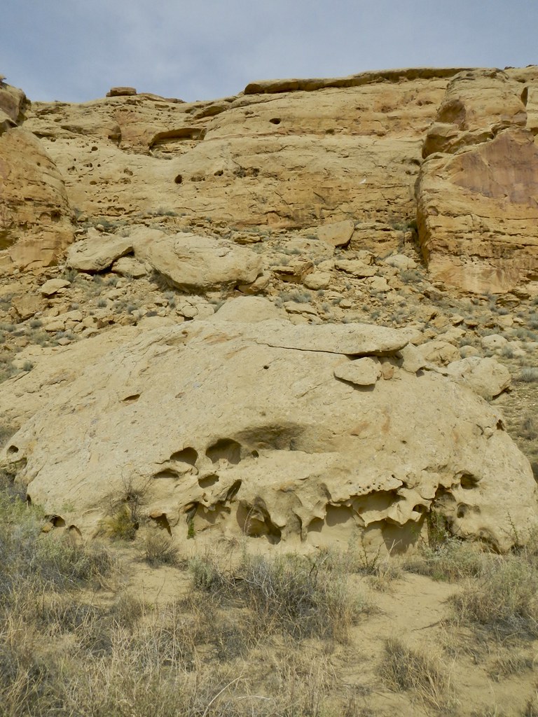Wijiji Trail to Petroglyphs Trail