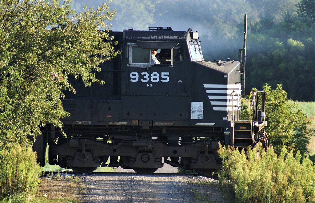 A Indiana Northeastern grain train on it's way to the Norf… | Flickr