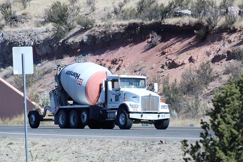 hansonaggregate hanson cement cementmixer truck semi kenworth kenworthtruck kw candid