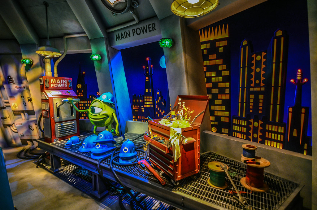 Mike shutting lights Monsters Inc Ride and Seek TDL