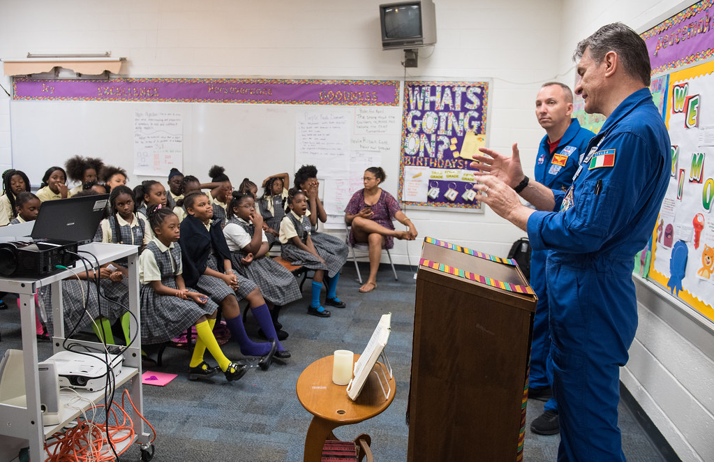 Astronauts Bresnik and Nespoli at the Washington School for Girls (NHQ201805110017)