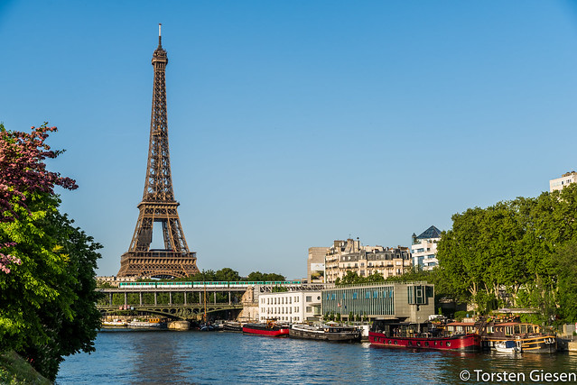 Paris-Pont_Bir-Hakeim_RATP_Ligne6+Tour-Eiffel_06052018_52mm_4000pix