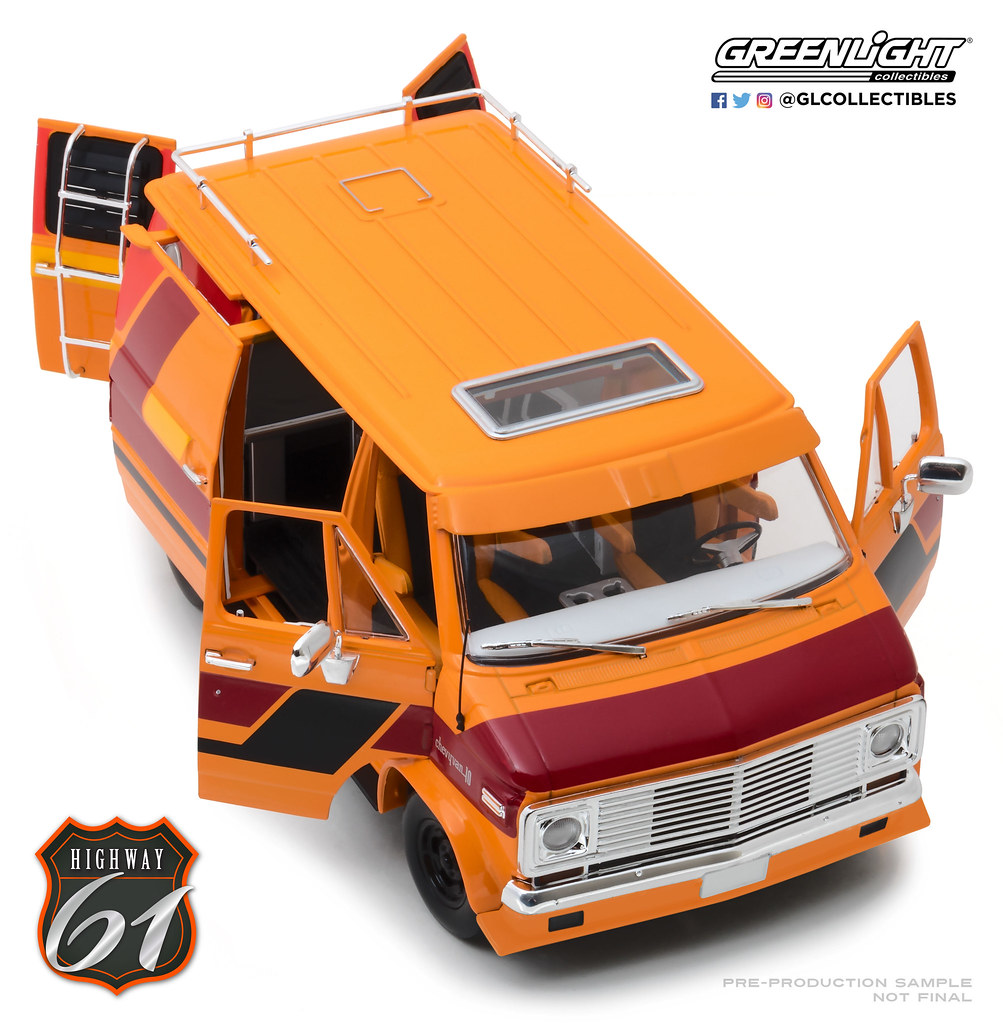 Highway 61 1:18 1976 Chevrolet G Series Van Diecast Custom Orange 18012 