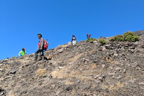 indonesia central java pulosari gunungsari slamet outdoor mountain volcano hiking trekking google pixel 2 xl sky landscape people soil rock