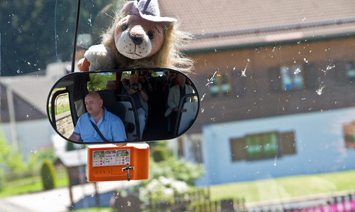 deutschland germany eifel menschen people busfahrer busdriver maskottchen mascot rückspiegel rearviewmirror olympuse5 schreibtnix