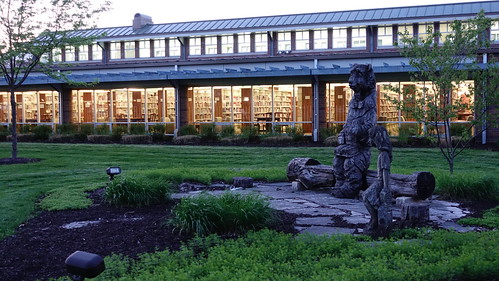 coralvilleiowa coralvillepubliclibrary library dusk lowlight building statues display 2018 sonyrx100v