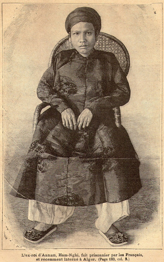 L'ex-roi d'Annam, Ham-Nghi, fait prisonnier par les Francais, et récemment interné à Alger - Hình cựu hoàng Hàm Nghi tại Algérie năm 1889 (18 tuổi)