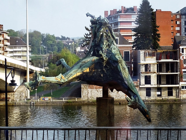Escultura estatua caballo Bayard obra de Olivier Strebelle Namur Belgica 03