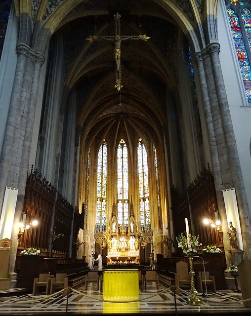nave y altar mayor interior Catedral San Pablo Cathédrale Saint Paul Lieja Belgica 03