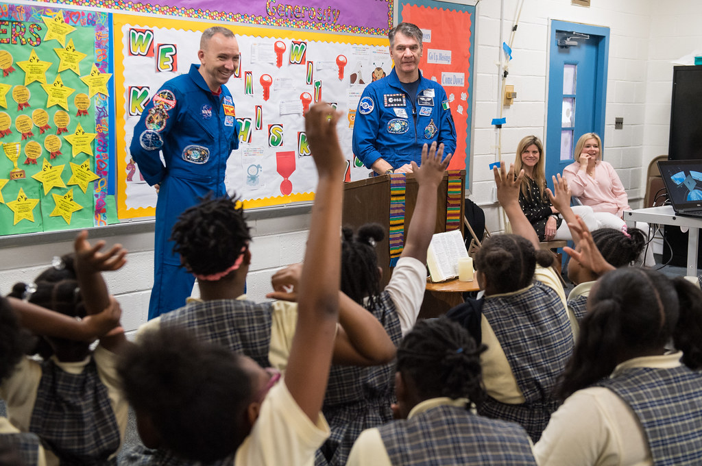 Astronauts Bresnik and Nespoli at the Washington School for Girls (NHQ201805110014)