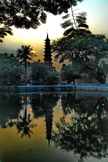Hanoi, Tran Quoc Pagoda Sunset