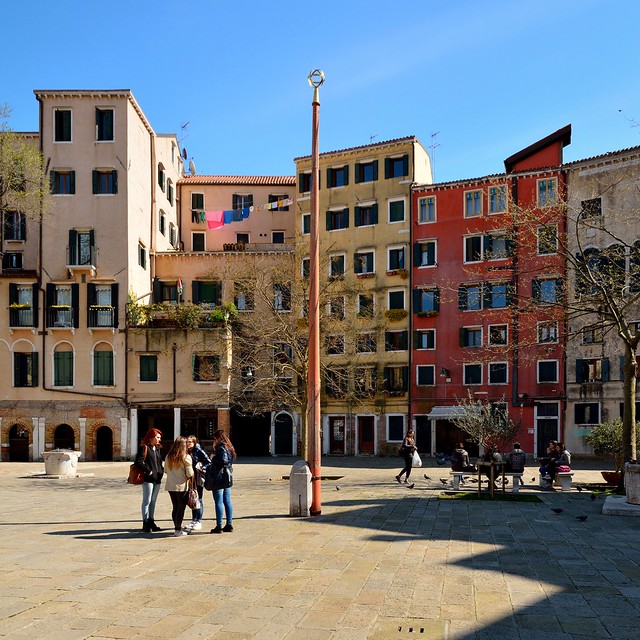 Venezia / Campo di Ghetto Nuovo / The four girls