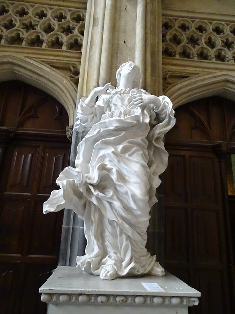 Escultura estatua interior Iglesia de Santiago o Saint Jacques Lieja Belgica 08