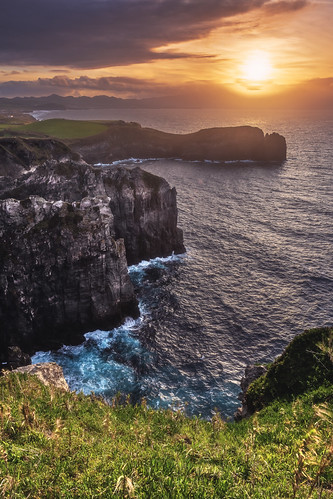 rot azoren azores portugal saomiguel reise travel landscape landschaft natur nature pontadocintrao cliffs klippe atlantik atlantic ocean rocks felsen sunset sonnenuntergang