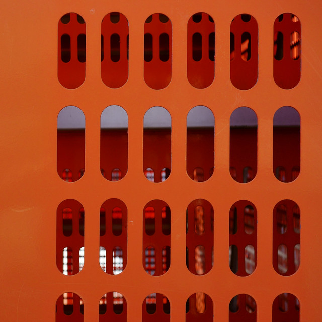 Facciata immaginaria arancione. Imaginary orange facade (grids)