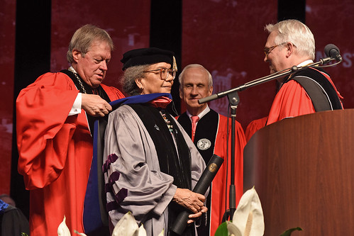 Board of Trustees chair Jimmy Clark honors Marian Wright Edelman with an honorary doctorate.