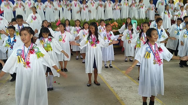 JHOLIA and classmates graduation