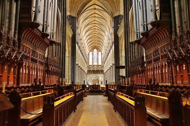 Chorgestühl und Langhaus, Kathedrale von Salisbury, England