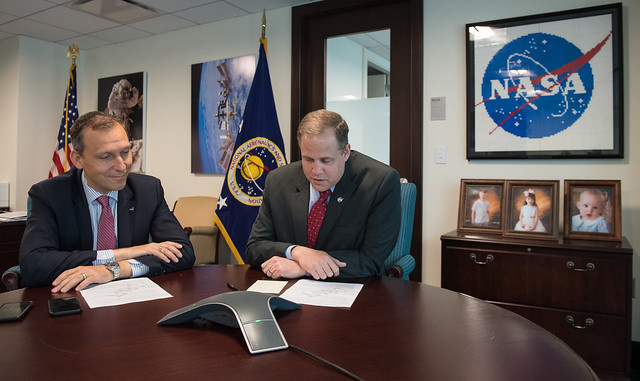 NASA Administrator Calls Centers on Successful InSight Launch (NHQ201805050109)