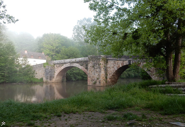 le pont St Blaise sur l'Aveyron au pied de Najac