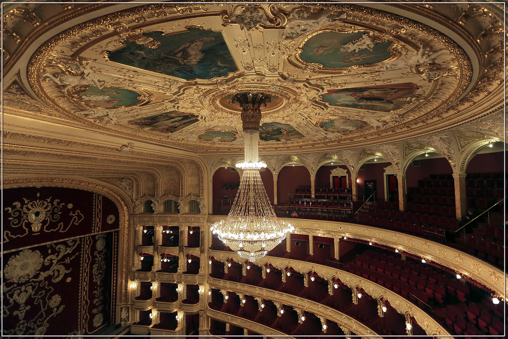 Одесский оперный театр внутри