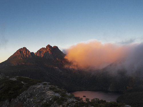 Cradle Mountain Sunrise by sambaknight, Tasmania